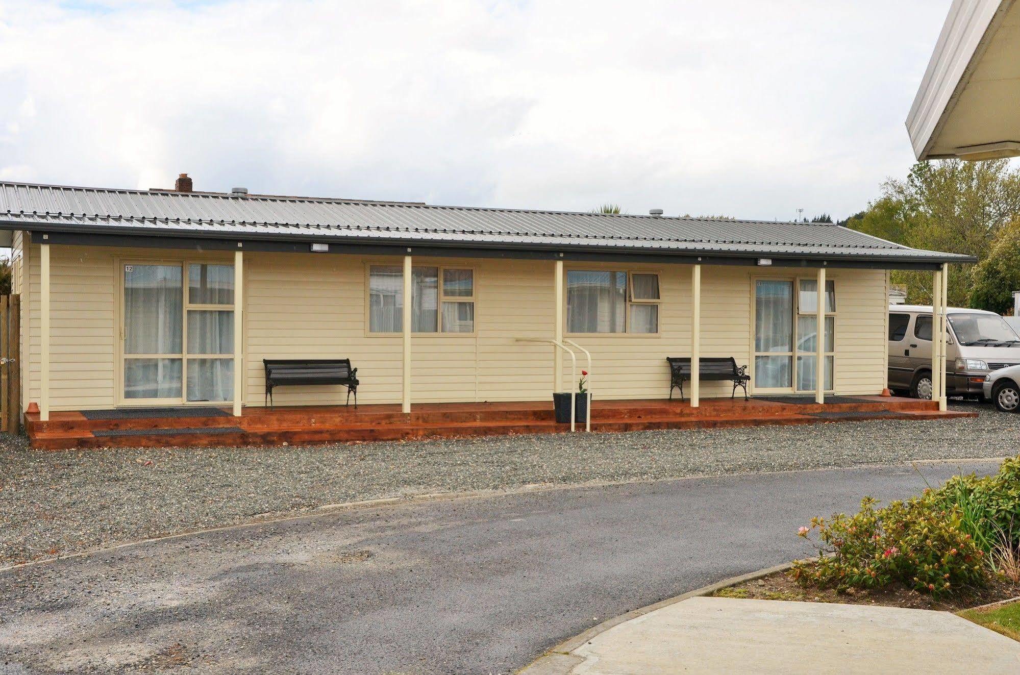 Esplanade Motels Гор Екстериор снимка